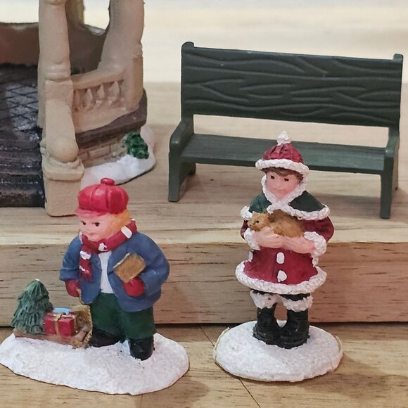 Vintage Christmas Village Resin Figurines Set 4" Gazebo Bench & Characters Holid - Picture 4 of 7